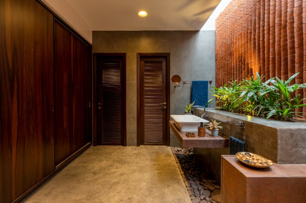 Open-Air Ensuite Bathroom with Skylit Planter