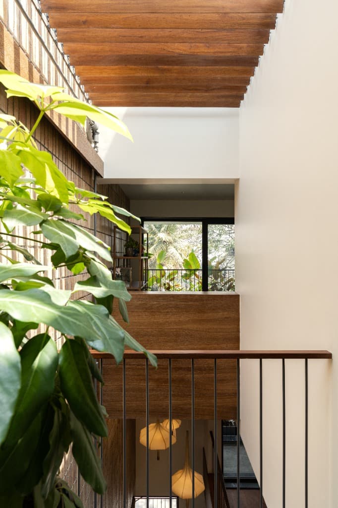 Sunlit Atrium Lightwell & Timber Pergola