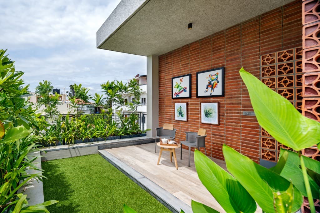 Rooftop Garden Oasis & Shaded Deck