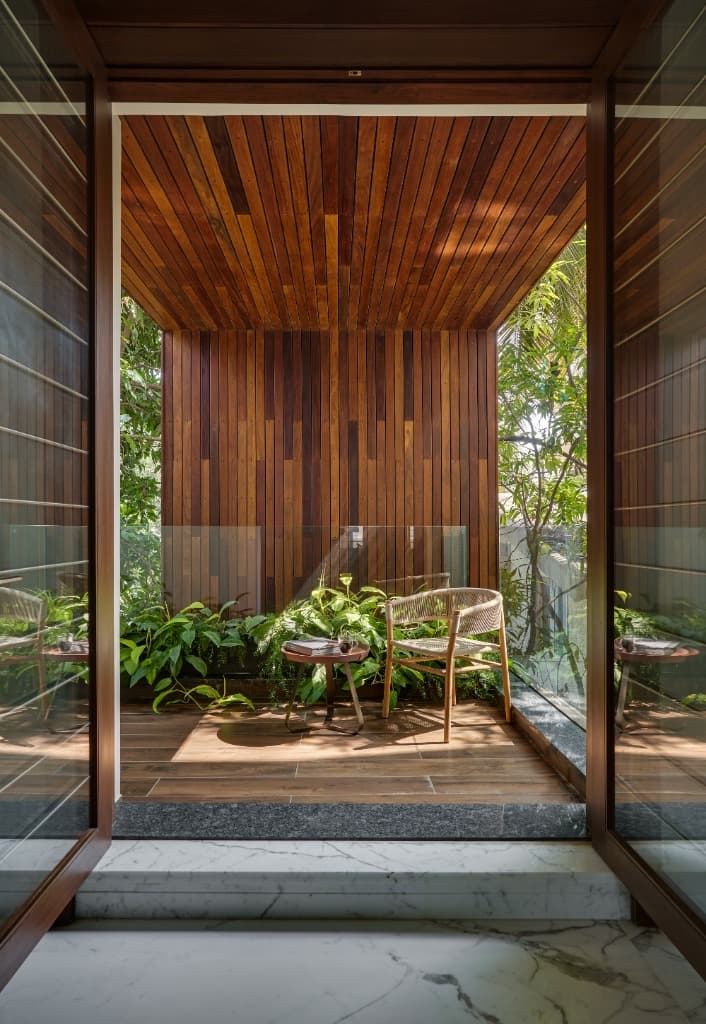 Cantilevered Timber Balcony Veranda