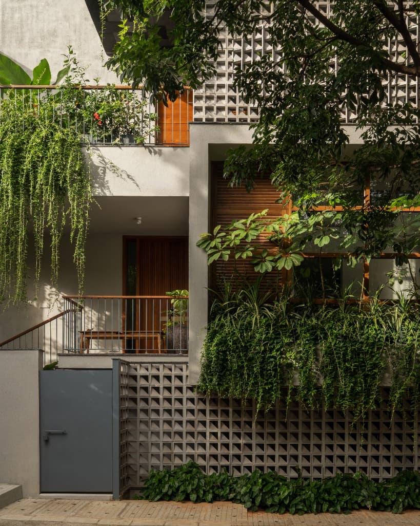 Frontal Facade & Concrete Breeze-Block Jaali