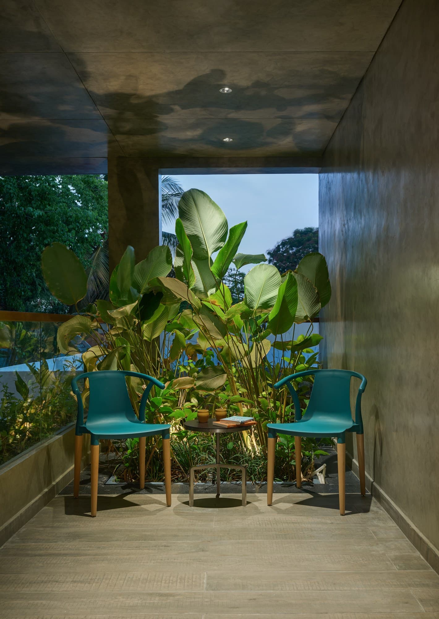 Rooftop garden lounge corner with designer outdoor seating and tropical plants