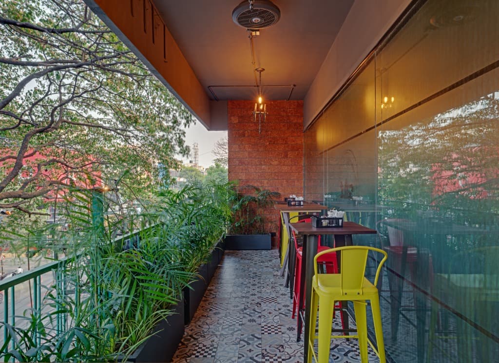 Tropical Planter Balcony & Canopy Vista