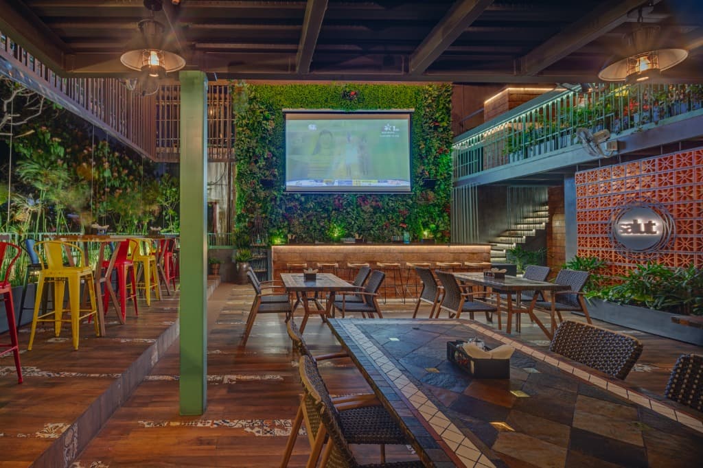 Rooftop Live Sports Projection & Green Wall