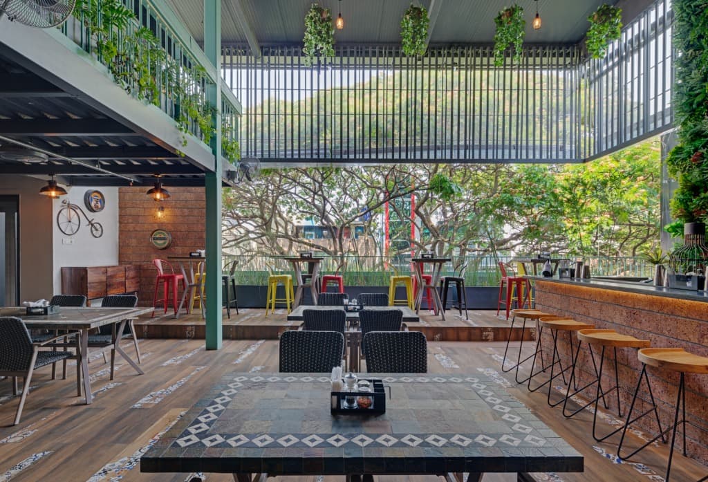 Treetop Terrace & Suspended Planters